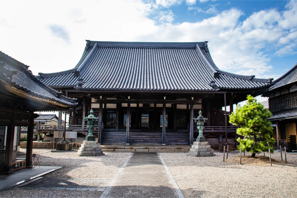 寺院の全景