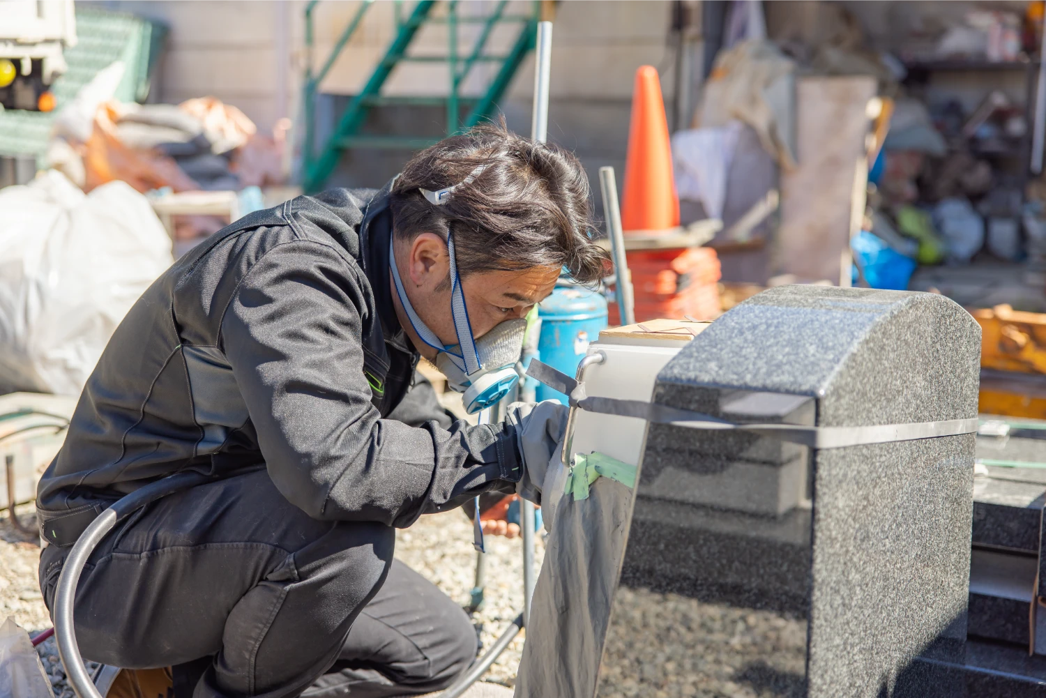 自社職人による緻密な作業